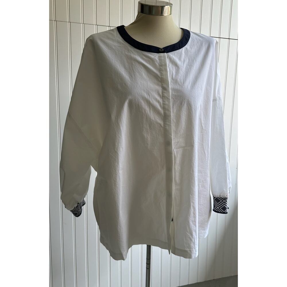 St. John White Navy Stretch Cinched Waist Button Up Size XL